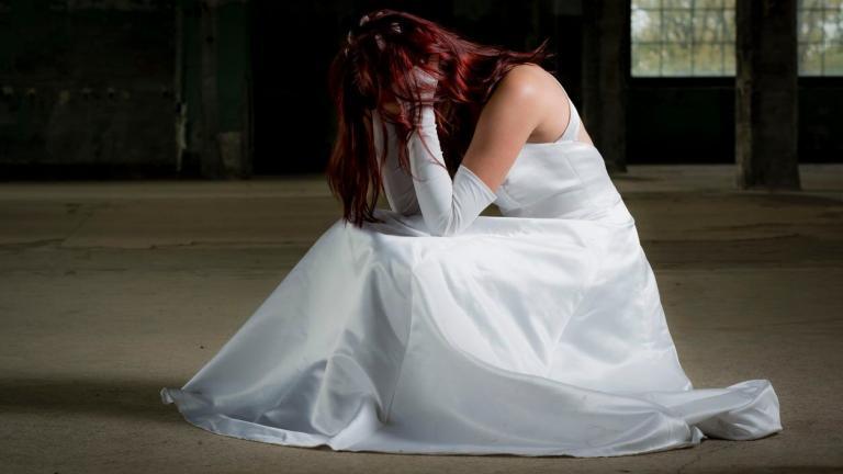 Groom’s sister criticizes bride for wearing dress that doesn’t hide childhood scar