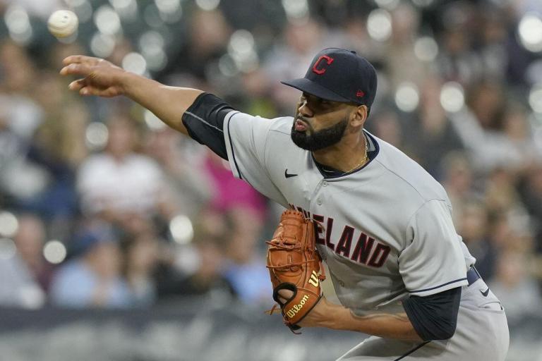 Cleveland Indians lose to White Sox, 6-4, as benches empty in the eighth inning