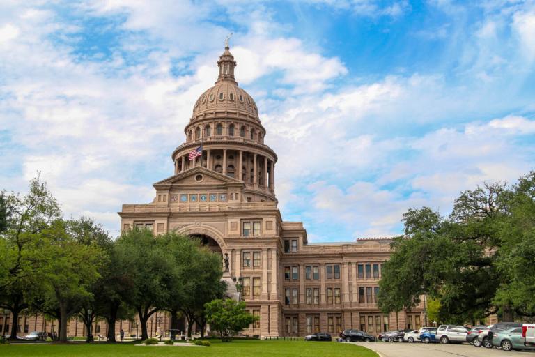 Texas Lawmakers OK Arrest Warrants for AWOL Democrats