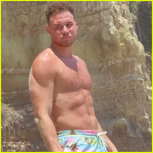 Blake Griffin Shows Off His Six Pack Abs Going Shirtless at the Beach!