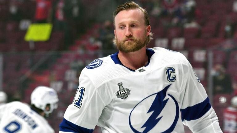 Stamkos not asked to waive no-move clause by Lightning: report