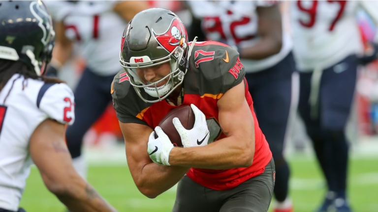 Buccaneers receiver expected to miss four months after undergoing knee procedure, per report