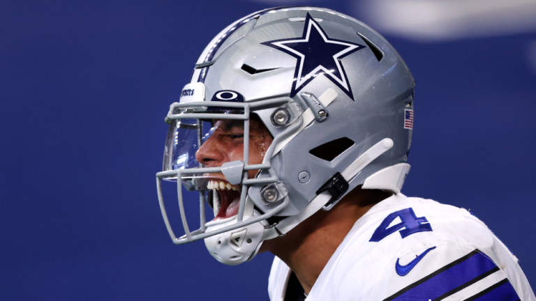Dallas Cowboys quarterback declines to disclose vaccine status, cites