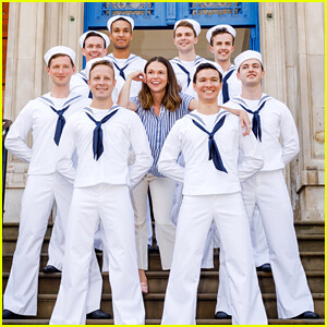 Sutton Foster Has Some Fun With A Bunch of Sailors During ‘Anything Goes’ Photo Call