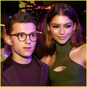Best Fan Reactions to Those Zendaya & Tom Holland Kissing Photos