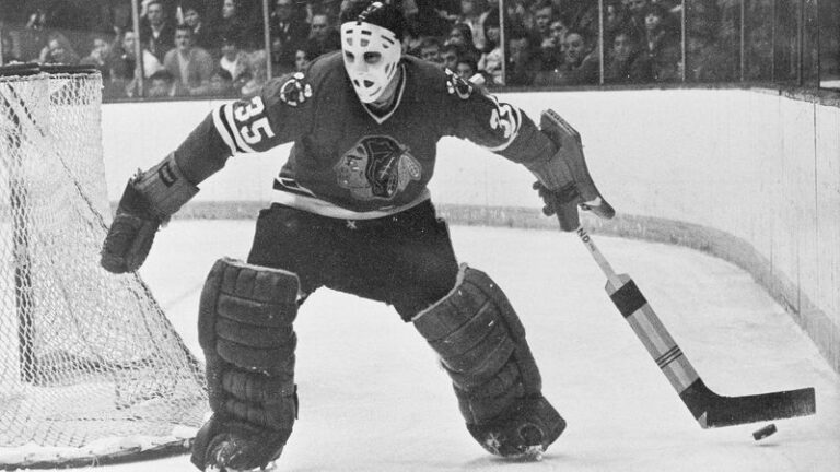 Blackhawks Hall of Fame goaltender Tony Esposito dies at 78